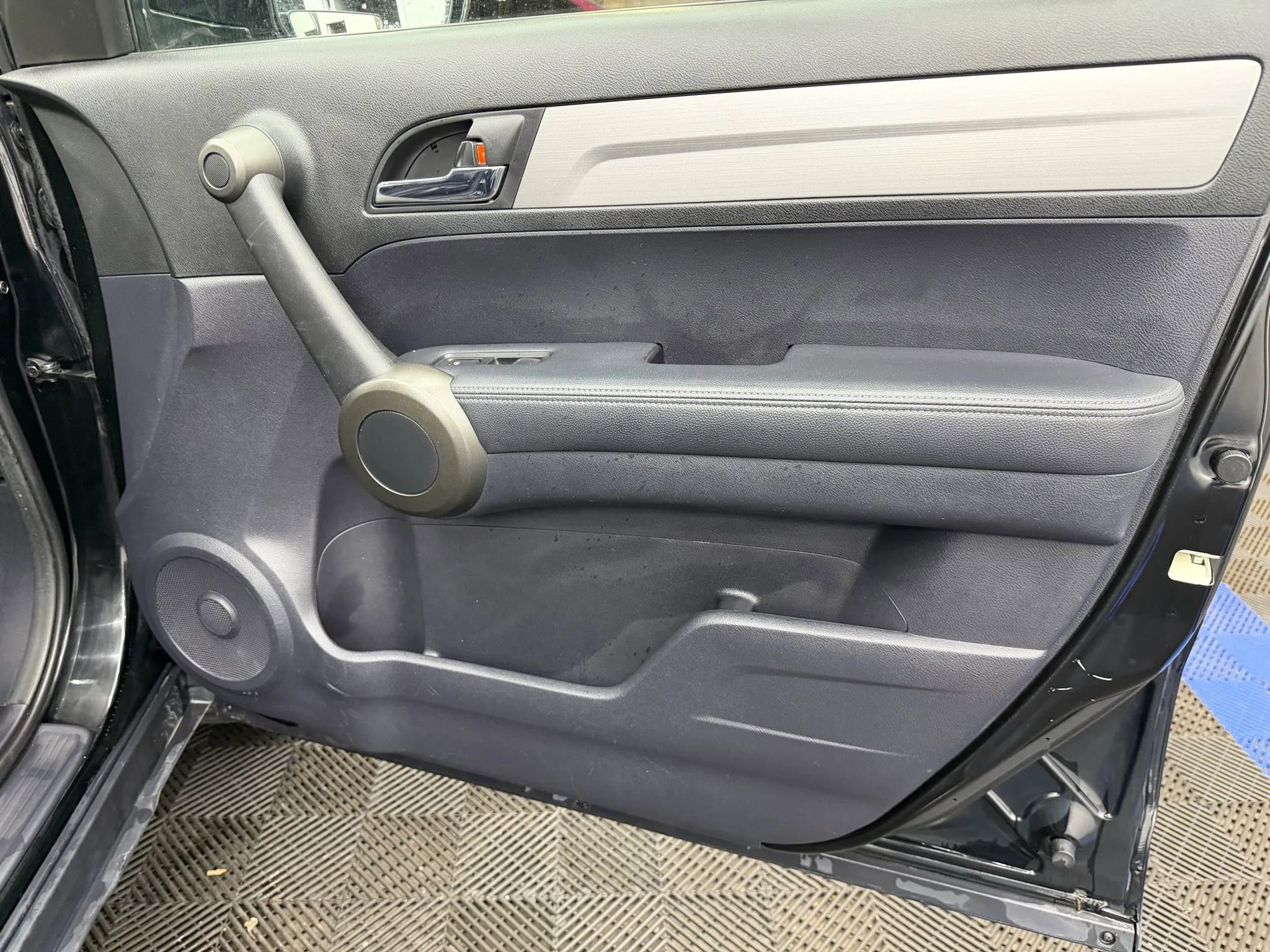 Used 2011 Honda CR-V EX-L image 6