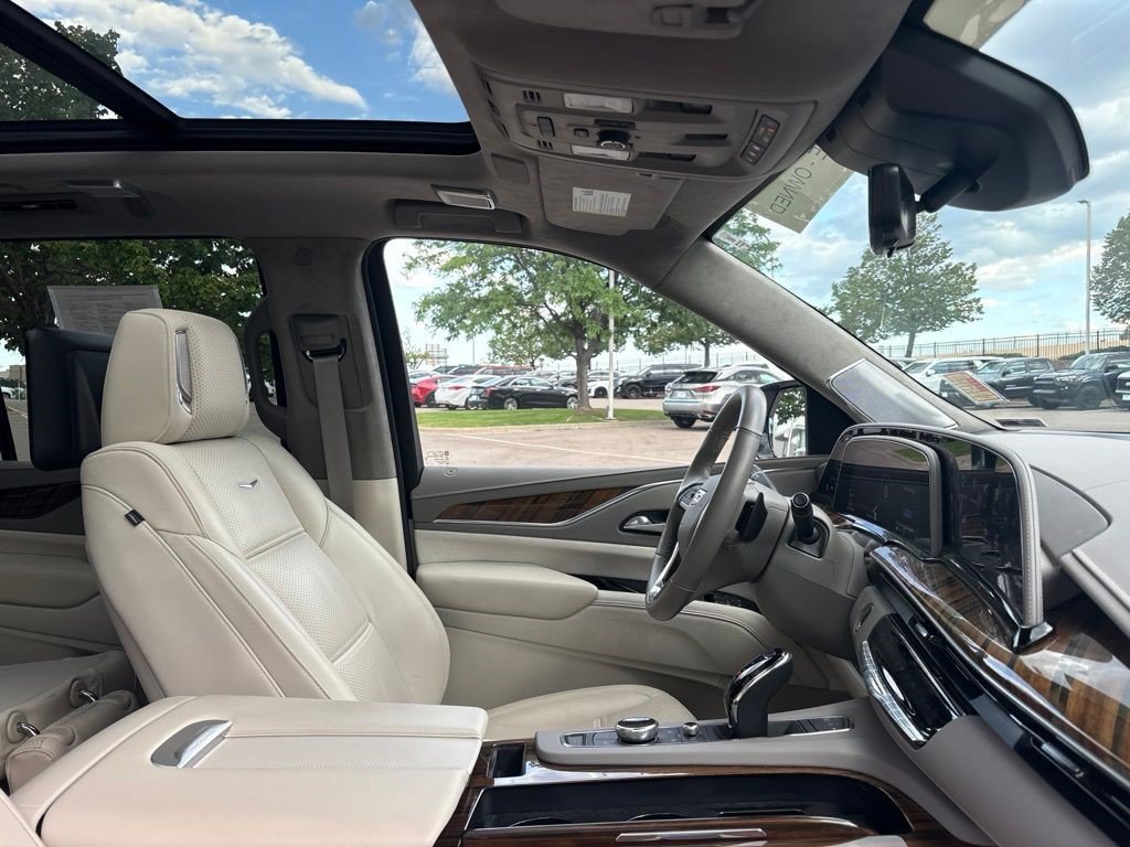Certified 2023 Cadillac Escalade Premium Luxury Platinum w/ LPO, Radiant Package AWD/4WD image 26