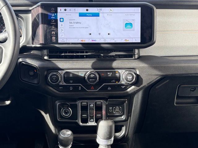 Used 2025 Jeep Gladiator Sport image 19