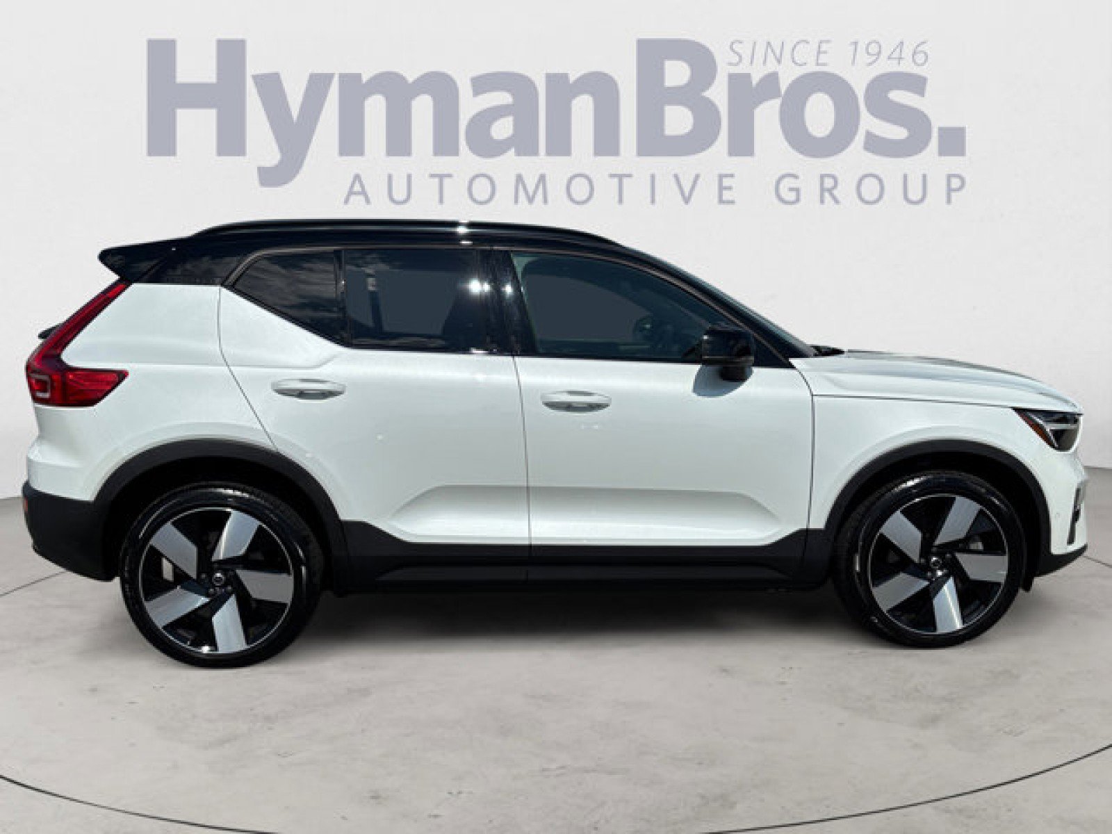 Used 2023 Volvo XC40 Recharge Ultimate w/ Protection Package Premier image 2