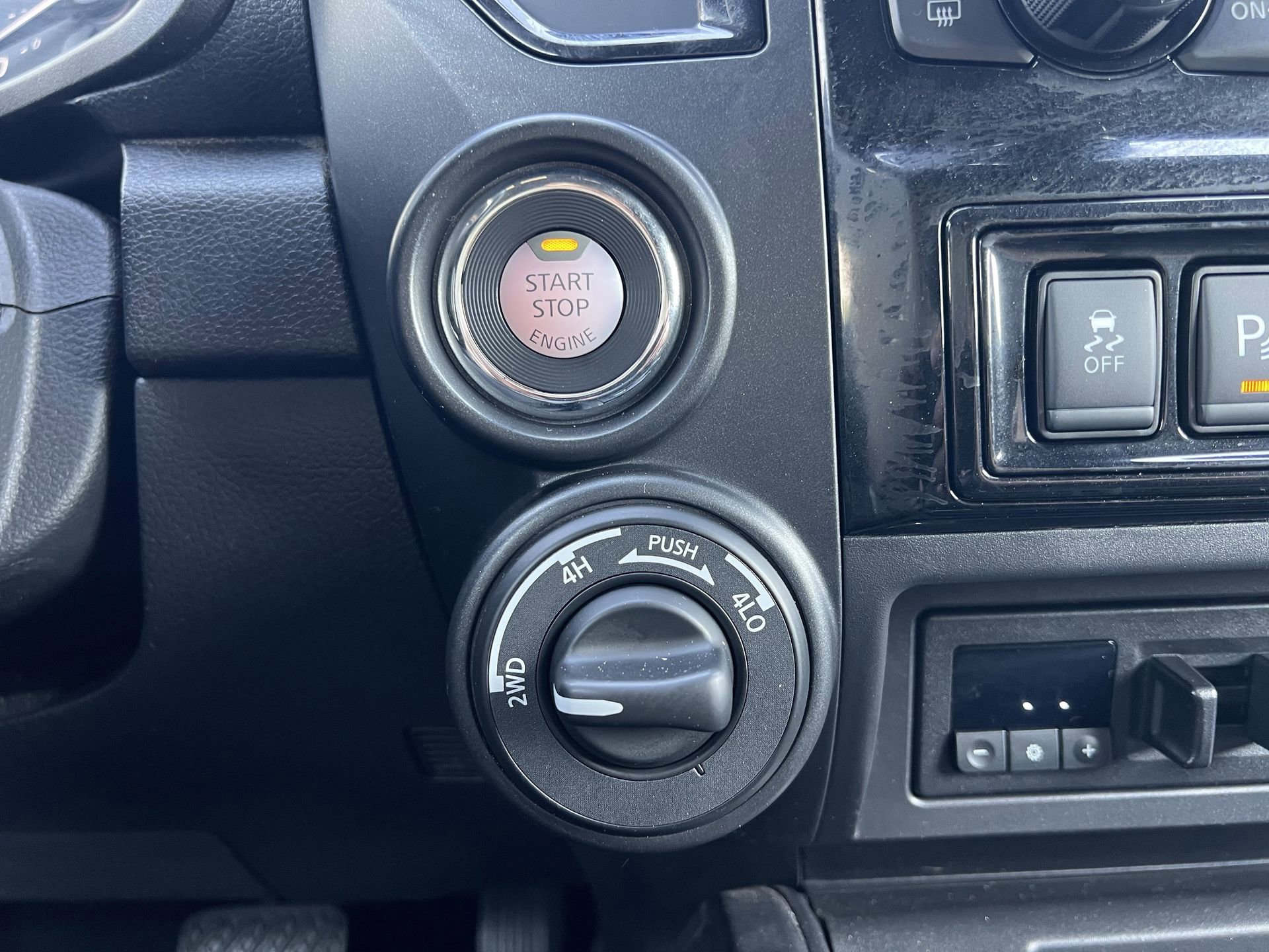 Used 2021 Nissan Titan PRO-4X w/ Pro-4x Convenience Package AWD/4WD image 6