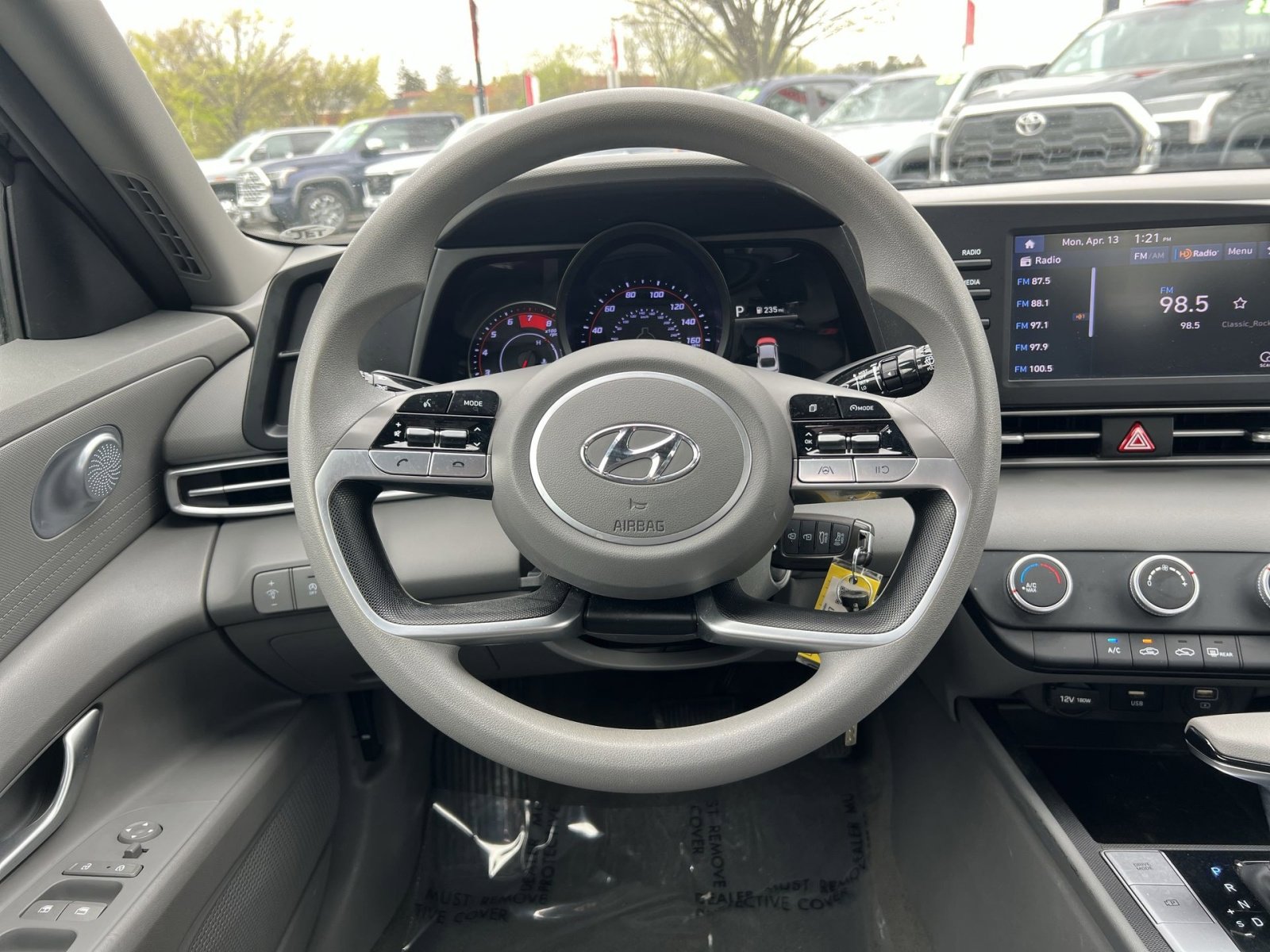 Used 2023 Hyundai Elantra SE image 23