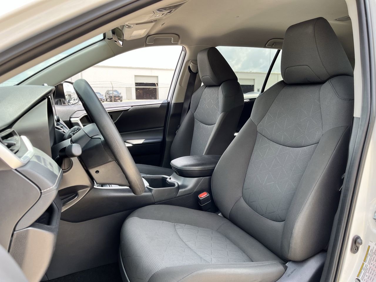 Used 2025 Toyota RAV4 XLE AWD/4WD image 21