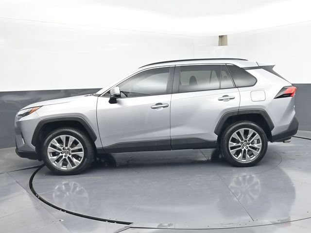 Used 2022 Toyota RAV4 XLE Premium AWD/4WD image 4