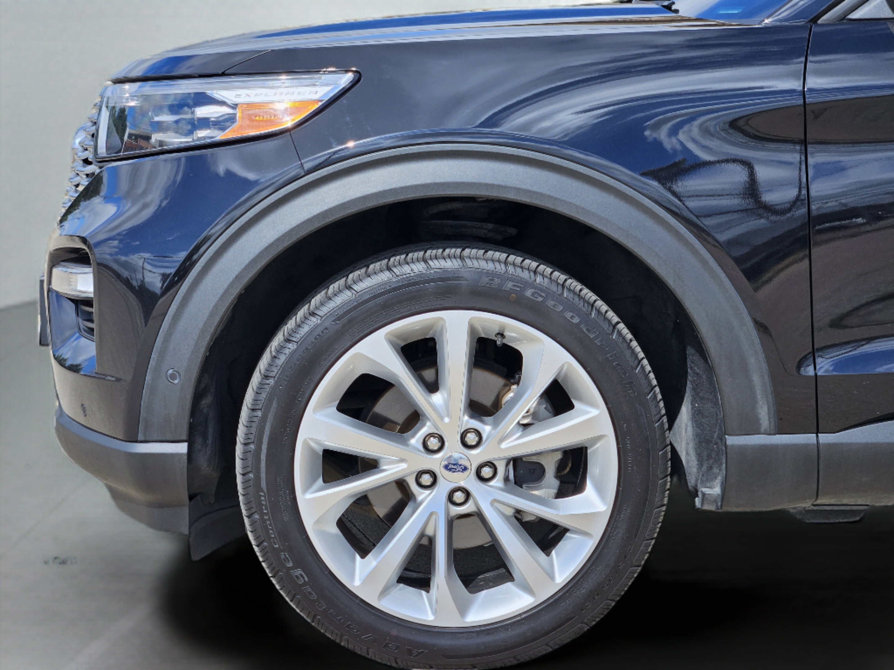 Used 2022 Ford Explorer Platinum w/ Equipment Group 601A AWD/4WD image 31