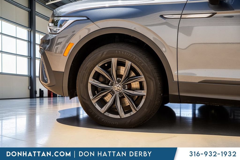 Used 2024 Volkswagen Tiguan SE AWD/4WD image 38