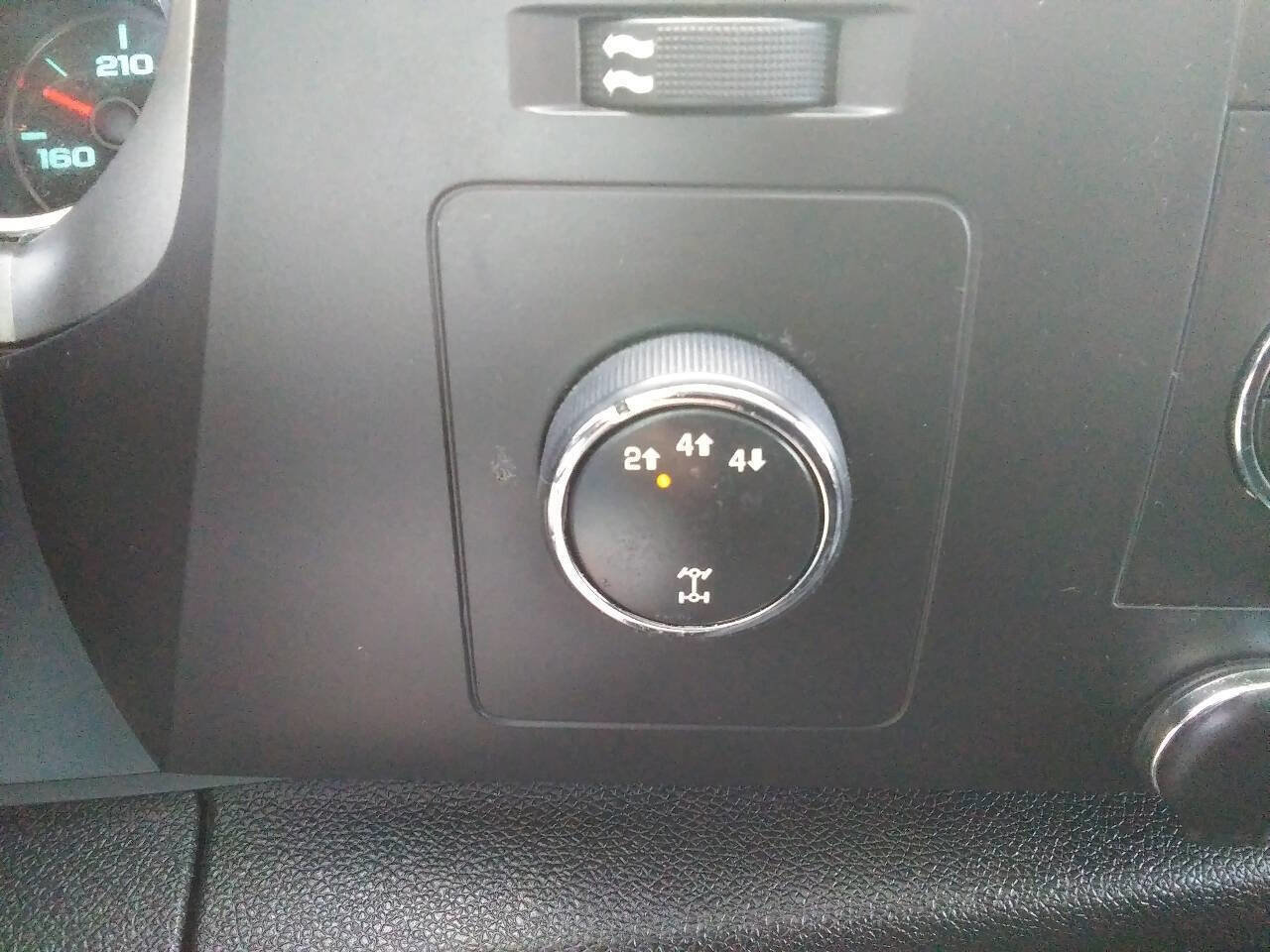 Used 2014 Chevrolet Silverado 2500 LT w/ Custom Sport Truck Package image 21