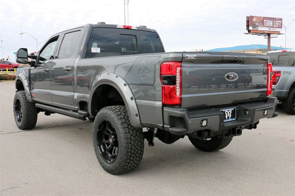 New 2026 Ford F250 Lariat w/ Black Appearance Package image 8
