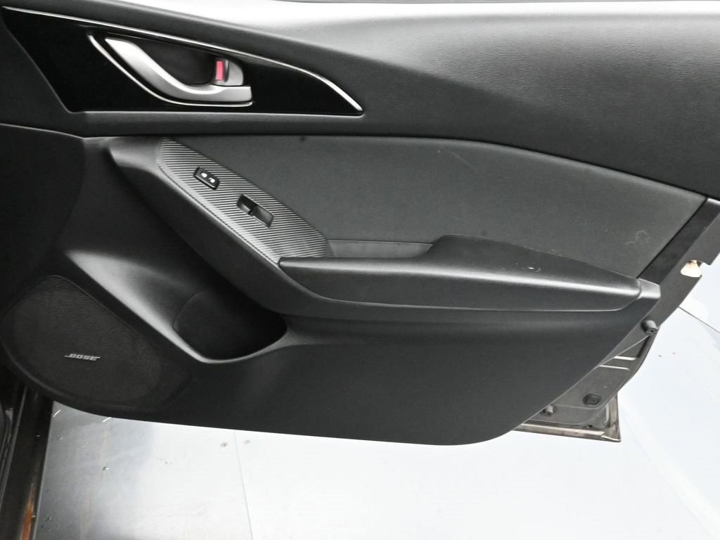 Used 2016 MAZDA MAZDA3 i Touring w/ Popular Equipment Package image 17