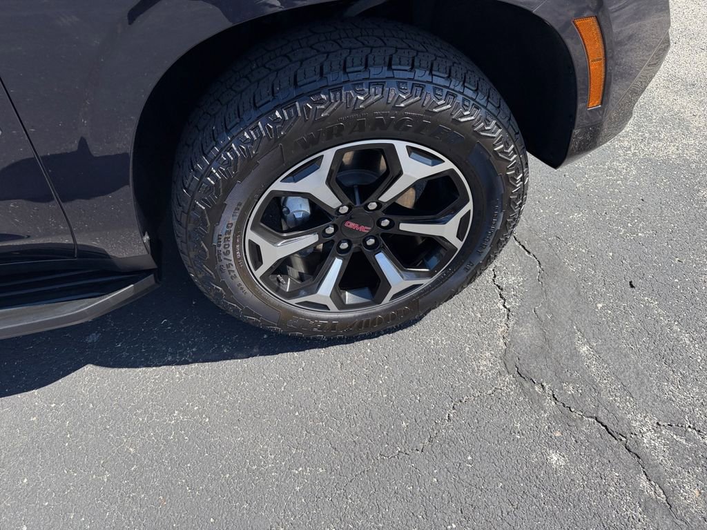 Certified 2025 GMC Yukon XL AT4 AWD/4WD image 30