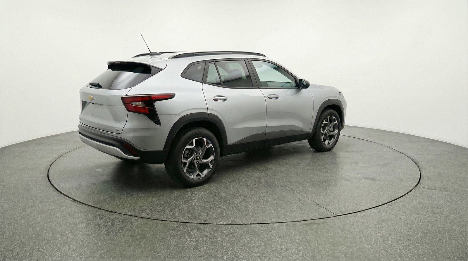 Used 2025 Chevrolet Trax LT FWD image 9