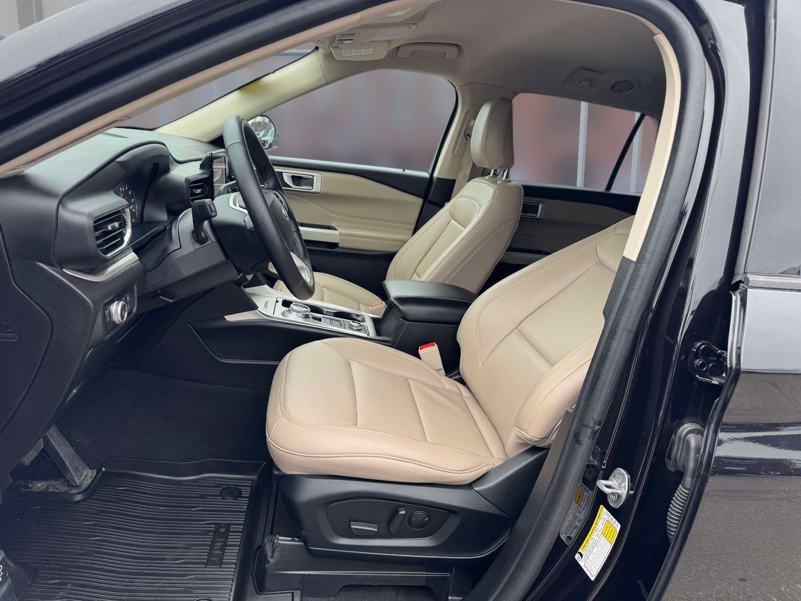 Certified 2022 Ford Explorer XLT w/ Equipment Group 202A AWD/4WD image 12