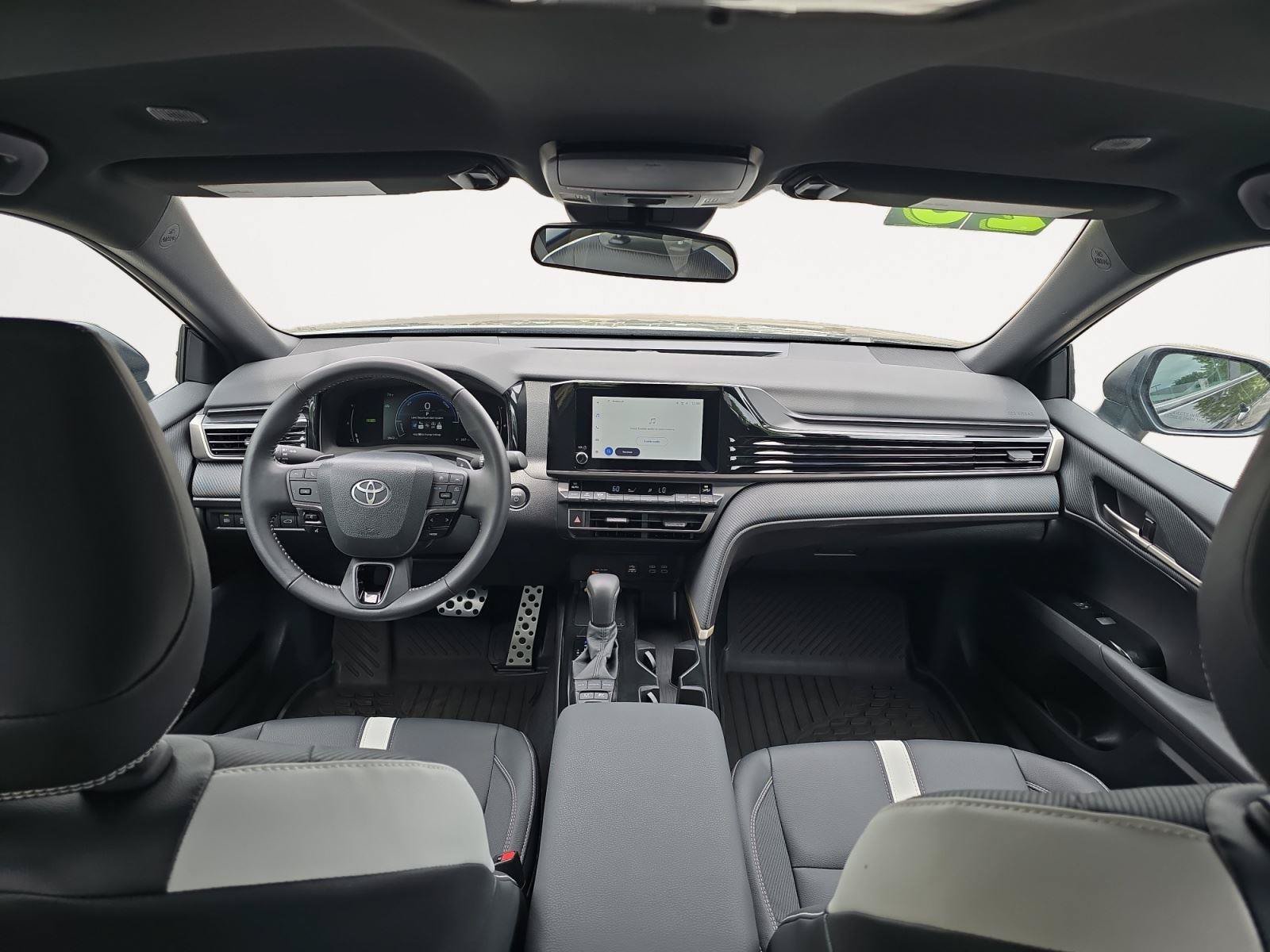 Used 2025 Toyota Camry SE FWD image 14