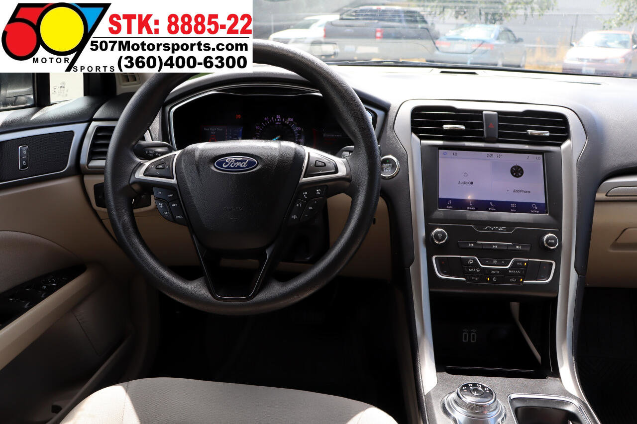 Used 2020 Ford Fusion SE image 15