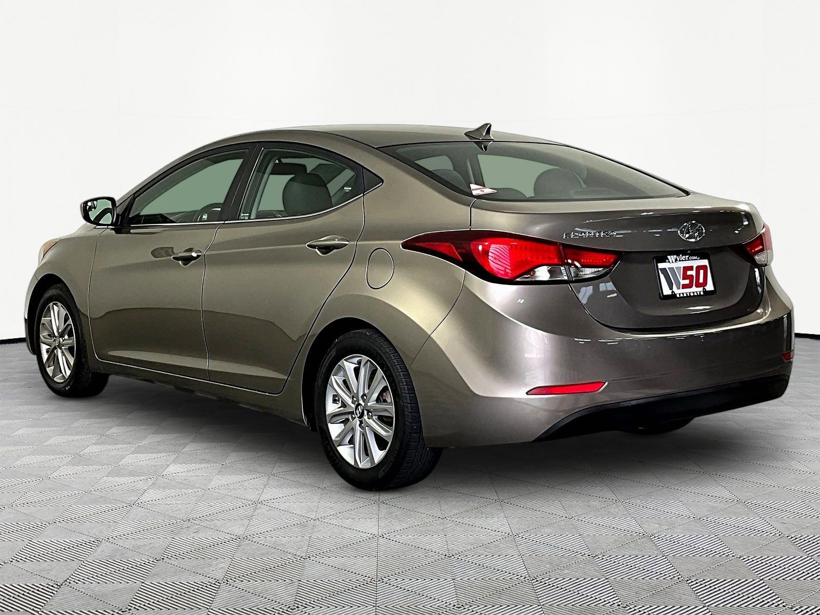 Used 2015 Hyundai Elantra SE w/ Option Group 03 FWD image 4