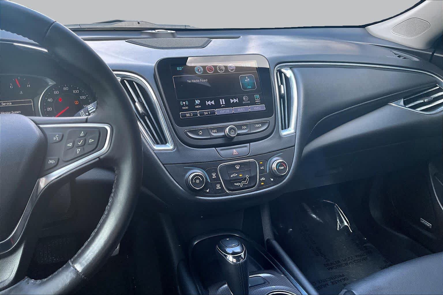 Used 2017 Chevrolet Malibu LT w/ Leather Package FWD image 7