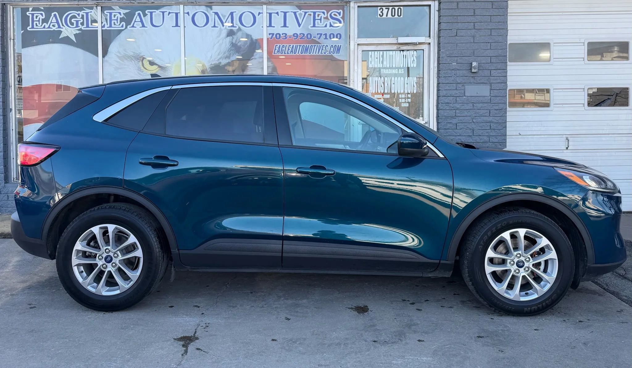 Used 2020 Ford Escape SE image 2