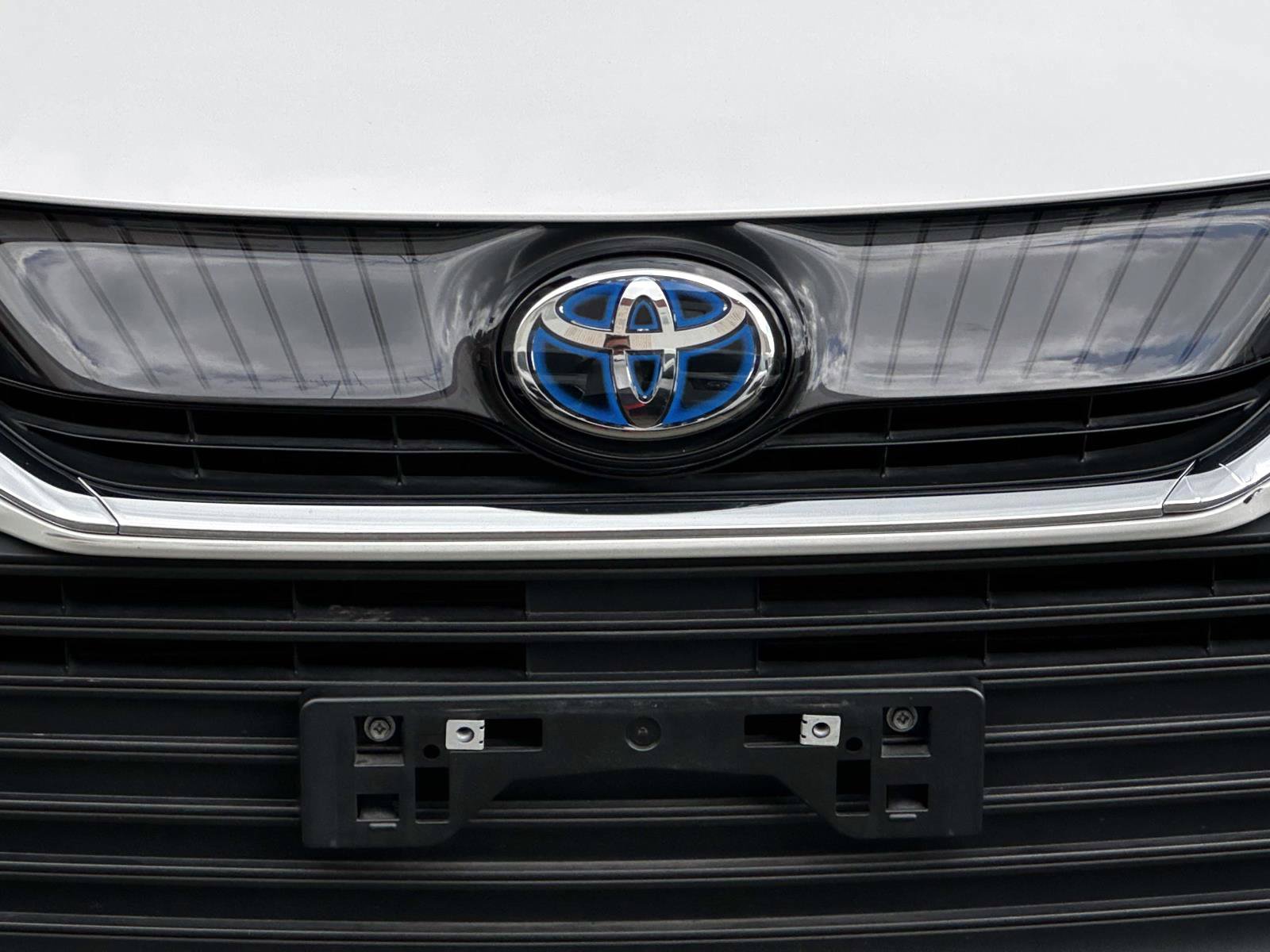 Used 2023 Toyota Venza LE AWD/4WD image 8