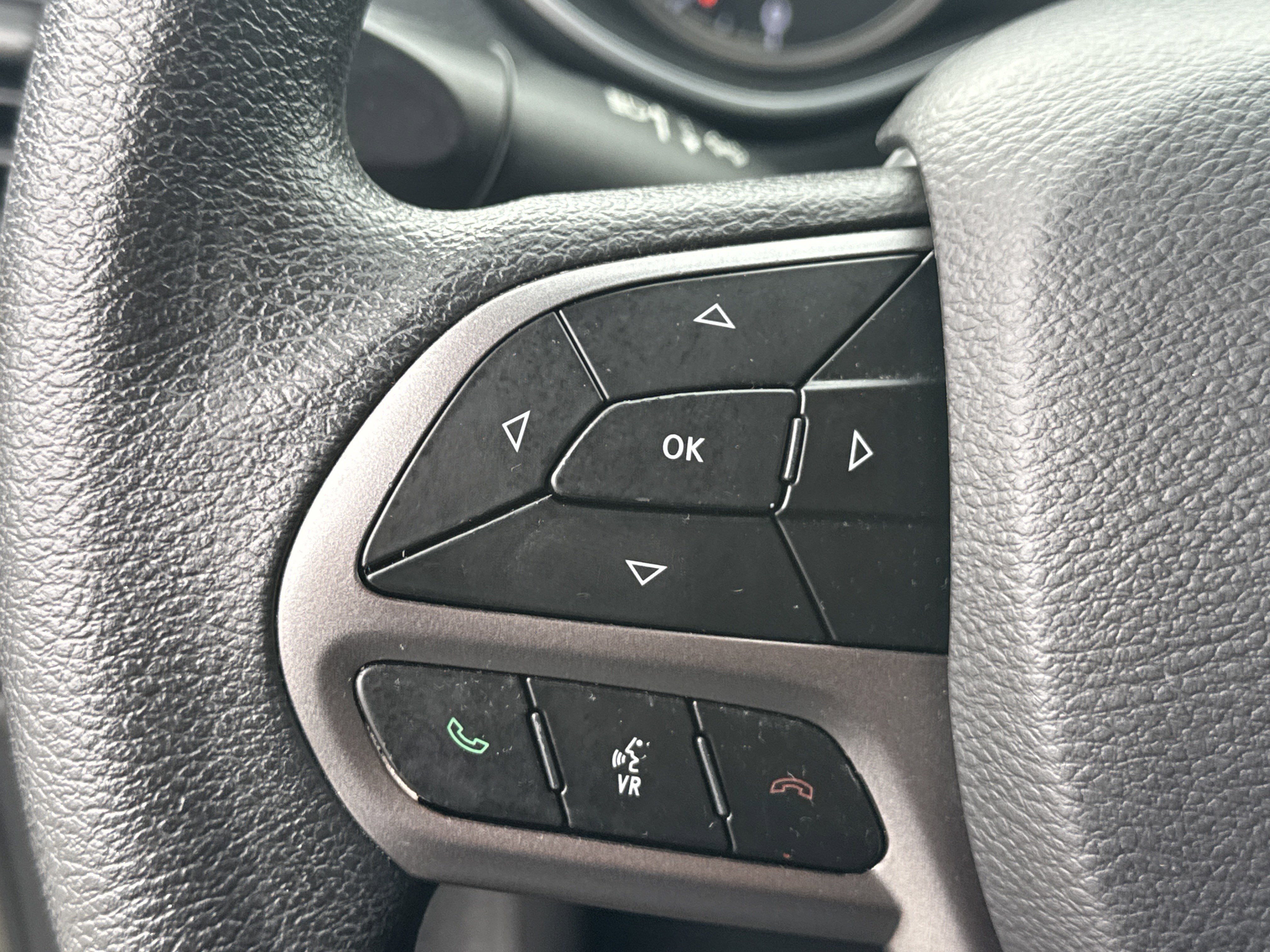 Used 2019 Jeep Cherokee Latitude w/ Popular Appearance Group image 29