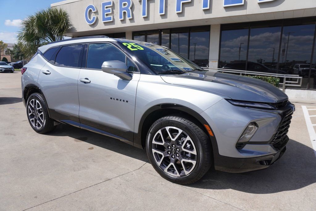 Used 2025 Chevrolet Blazer RS image 1