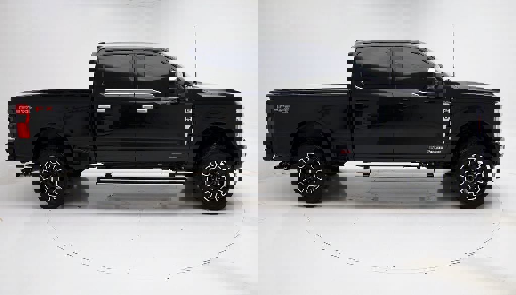 Used 2025 Ford F250 Platinum w/ Platinum Plus Package image 3