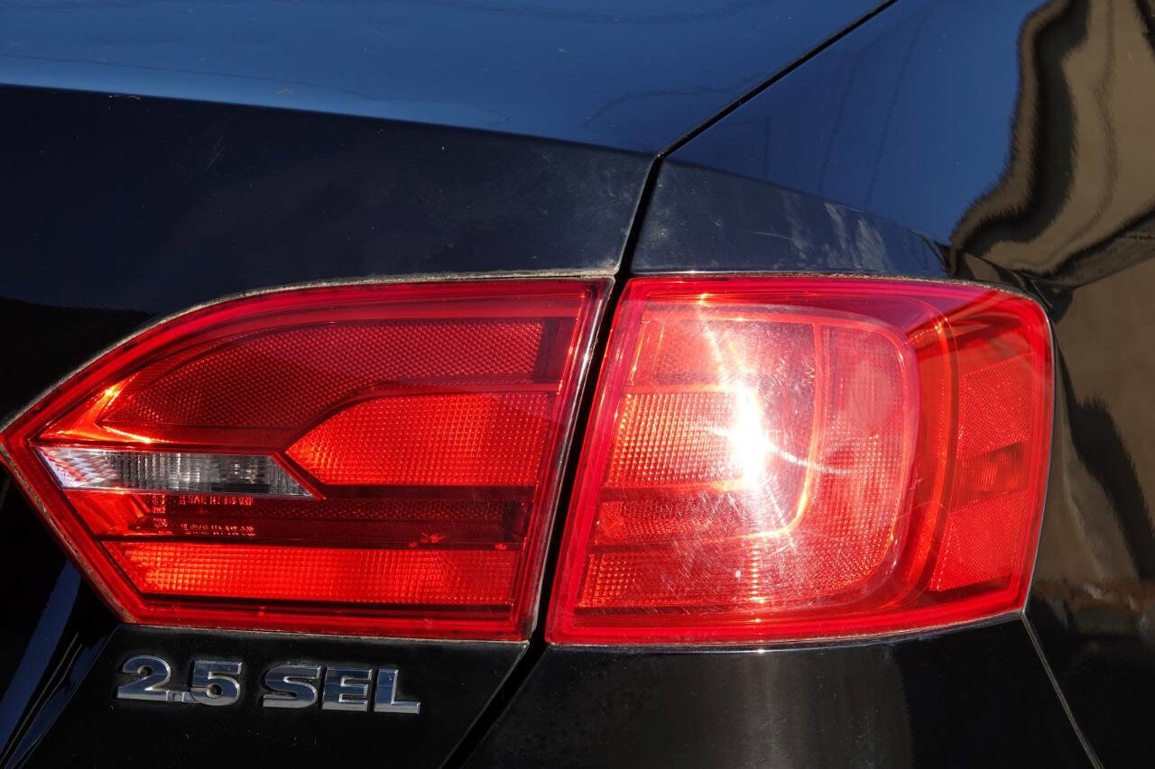 Used 2011 Volkswagen Jetta SEL FWD image 34