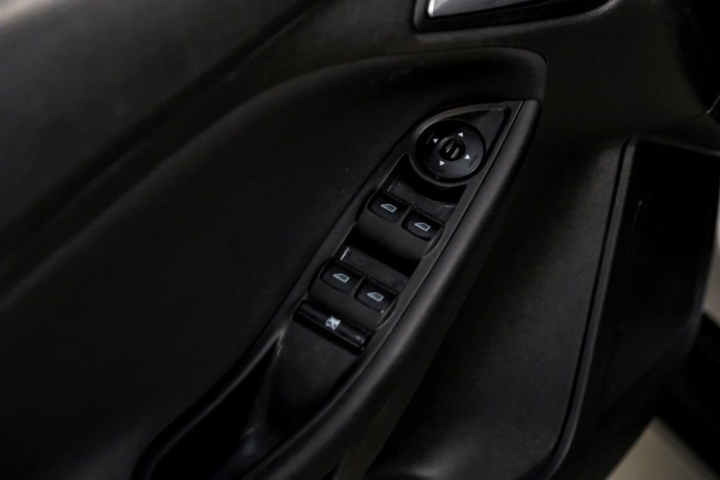 Used 2018 Ford Focus SE FWD image 45