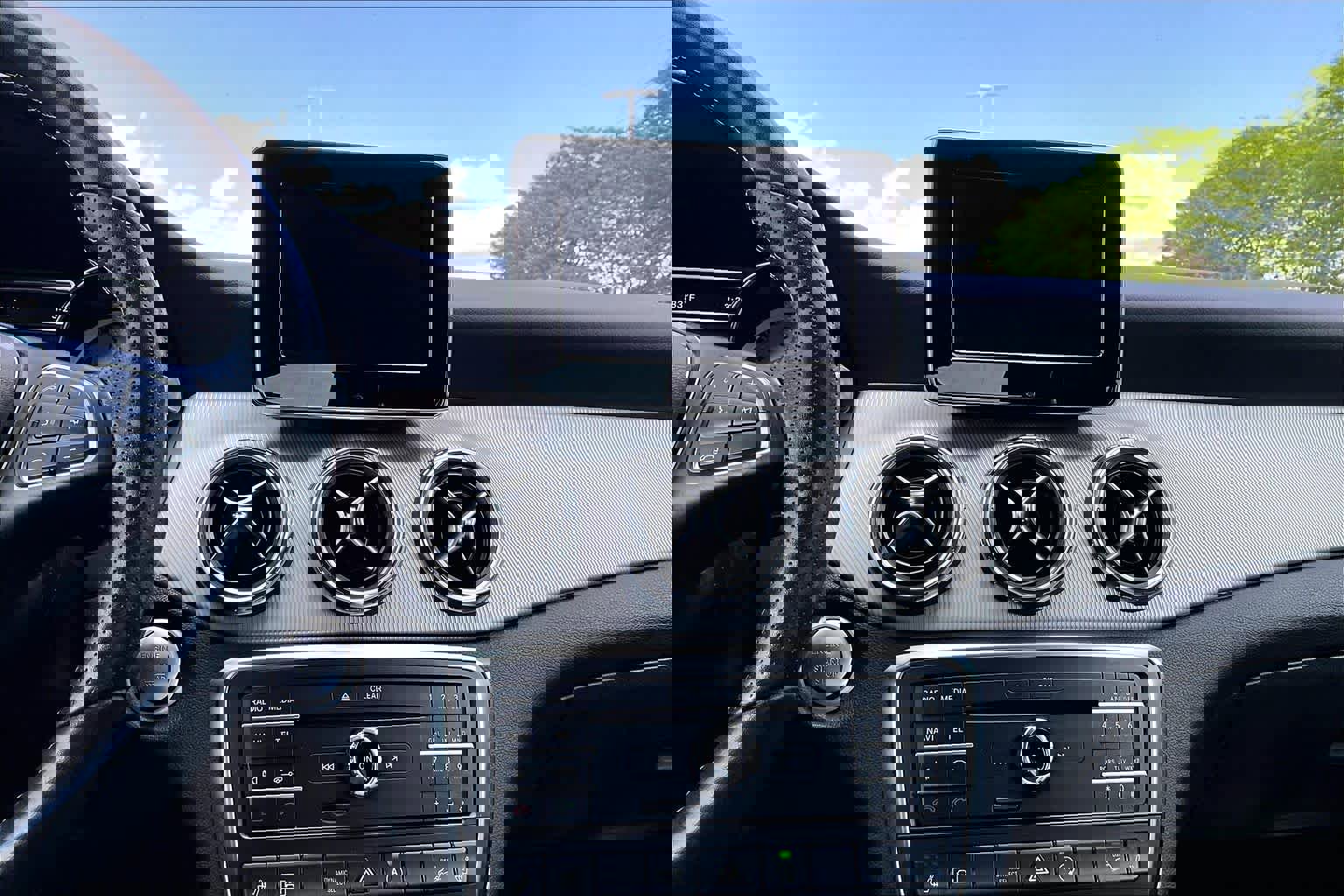 Used 2017 Mercedes-Benz GLA 250 4MATIC image 36