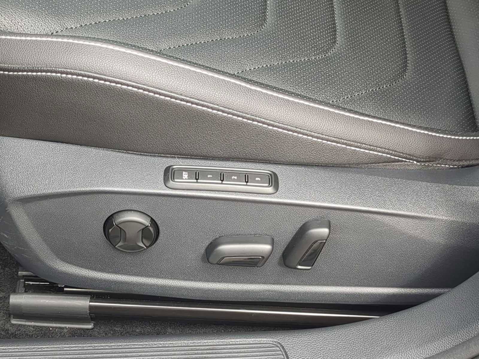 Used 2024 Volkswagen Jetta SEL image 18