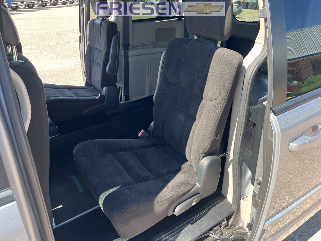 Used 2016 Dodge Grand Caravan SXT w/ Rear Park Assist Package image 12