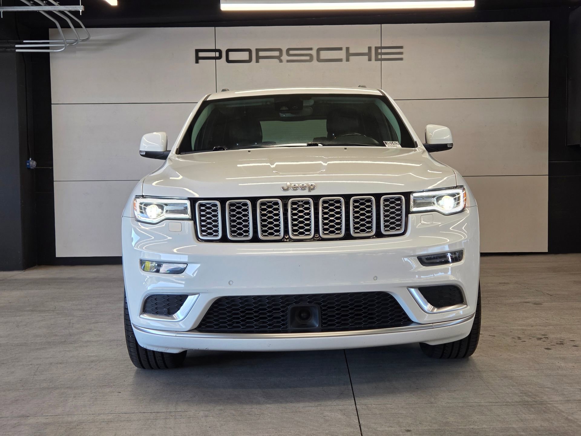 Used 2018 Jeep Grand Cherokee Summit w/ Platinum Series Group RWD image 27