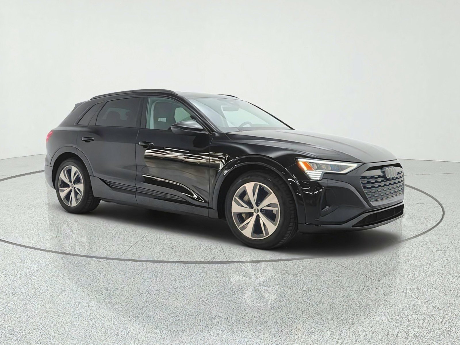 Used 2024 Audi Q8 e-tron Premium AWD/4WD image 3