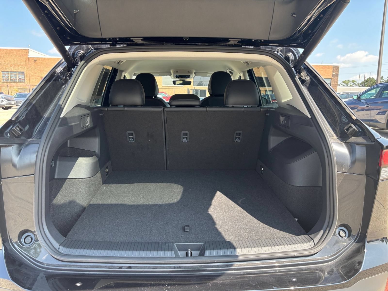 Used 2026 Volkswagen Tiguan SE AWD/4WD image 31