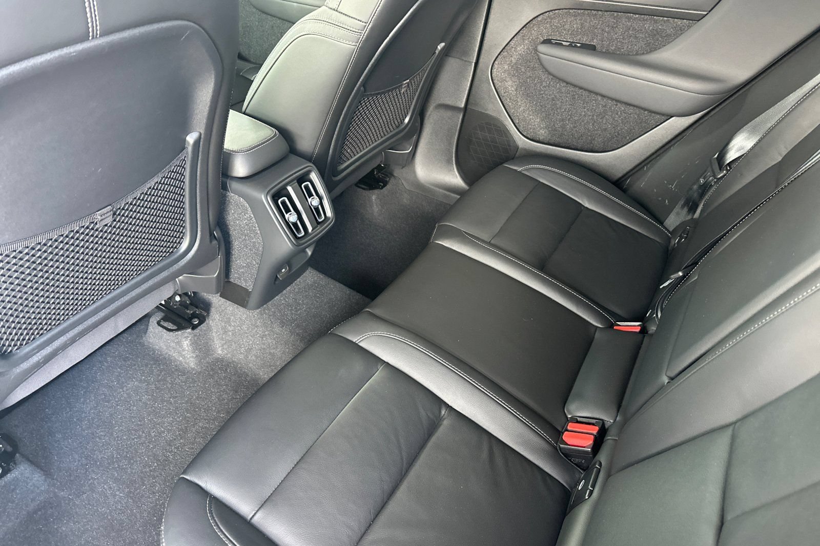 Certified 2023 Volvo XC40 B4 Plus FWD image 5