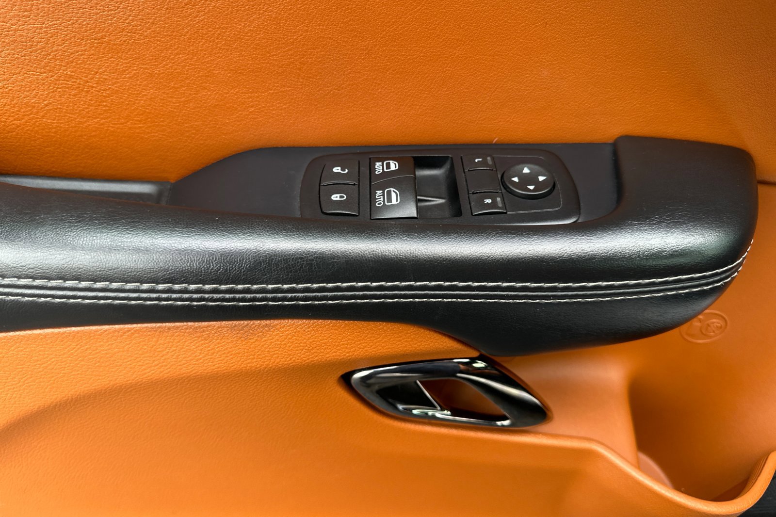 Used 2015 Dodge Challenger SRT Hellcat image 11