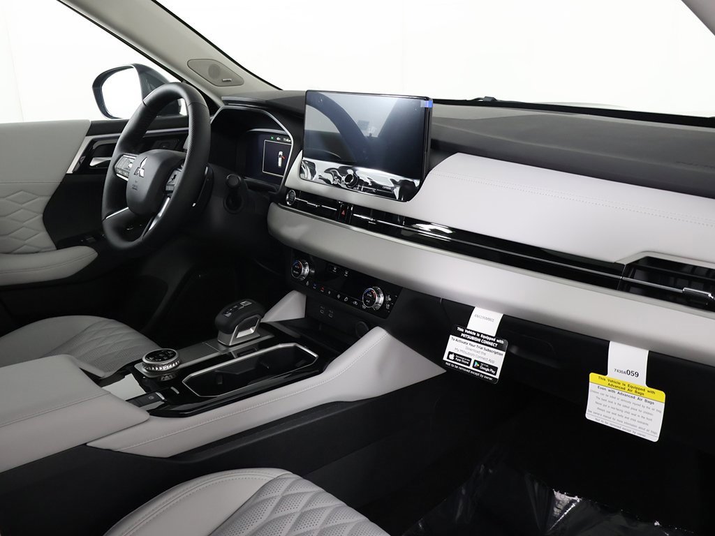 New 2025 Mitsubishi Outlander SEL image 31