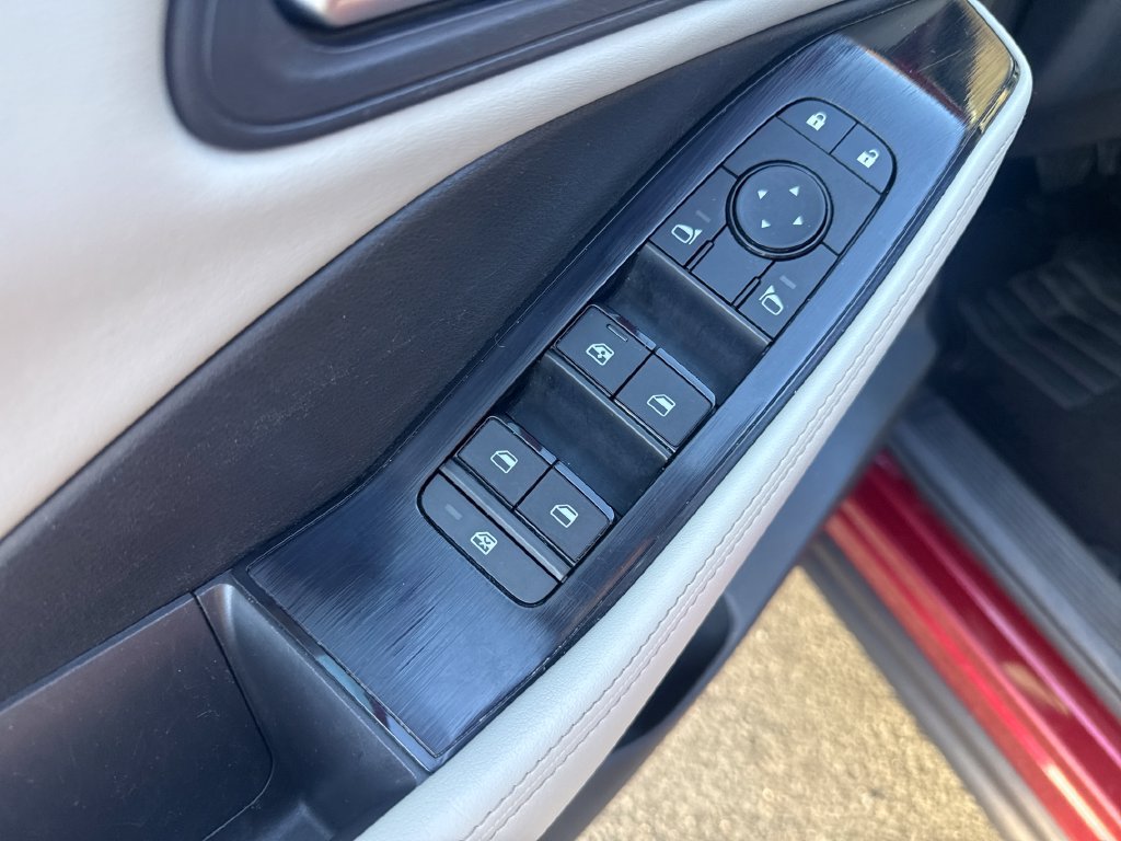 Used 2025 Nissan Rogue SV AWD/4WD image 19