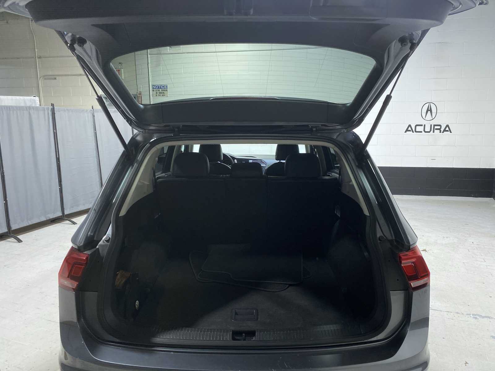 Used 2018 Volkswagen Tiguan SE AWD/4WD image 19