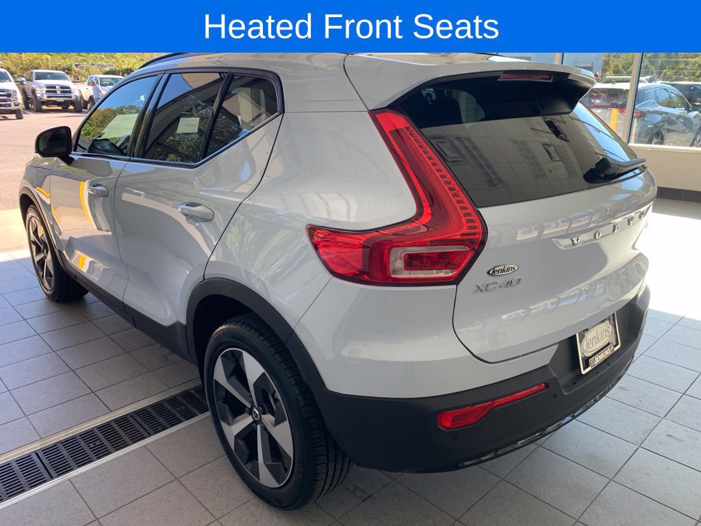 Used 2026 Volvo XC40 B5 Plus AWD/4WD image 11
