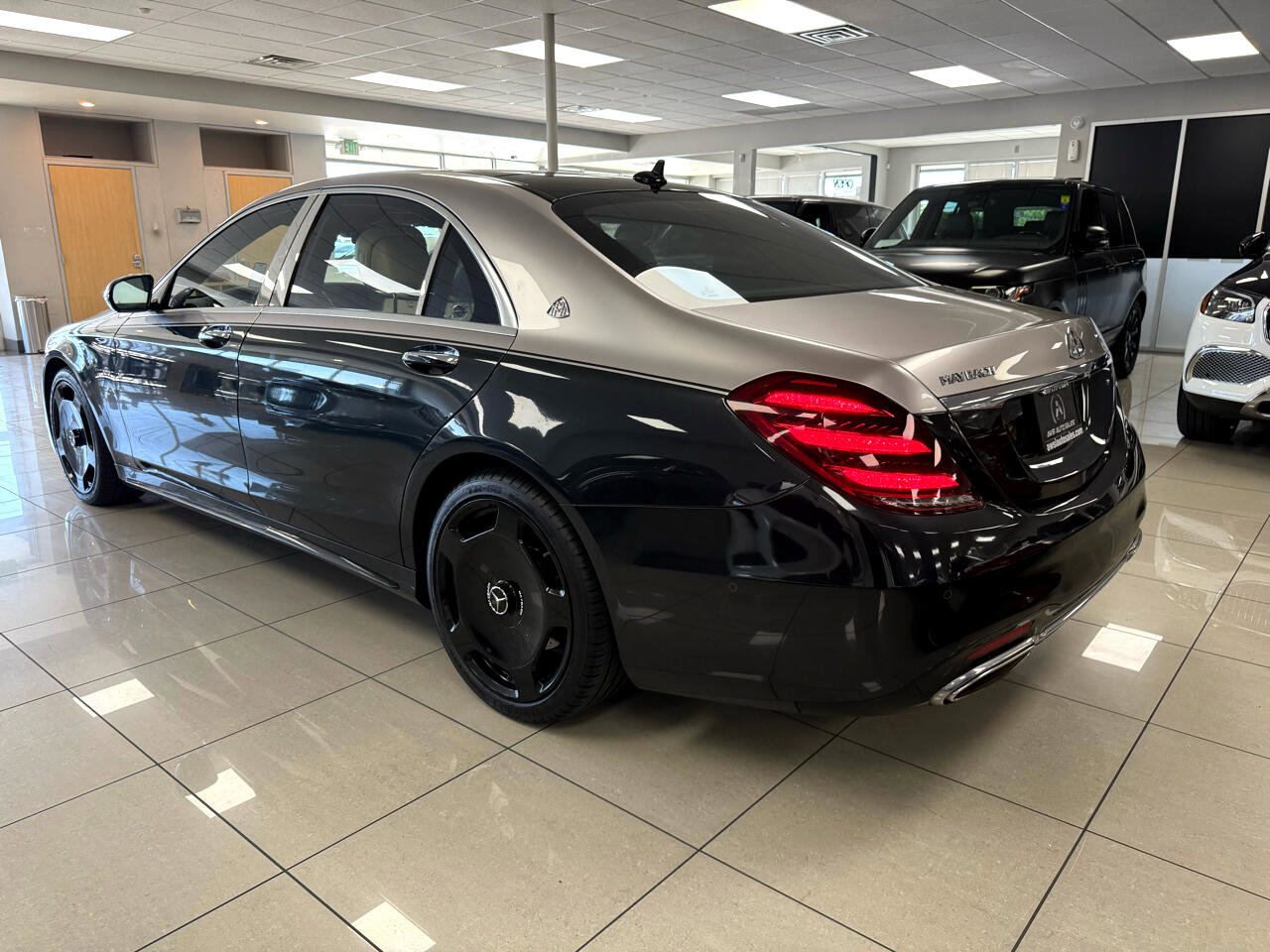 Used 2018 Mercedes-Benz S 560 4MATIC Sedan image 2