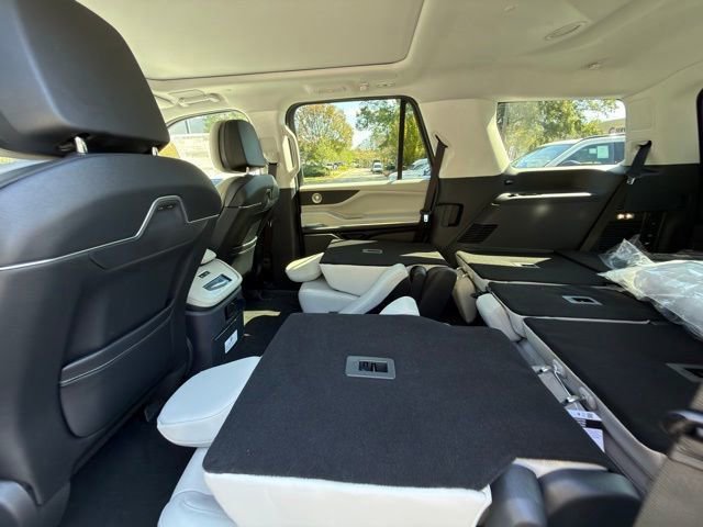 New 2025 Lincoln Navigator Reserve image 13