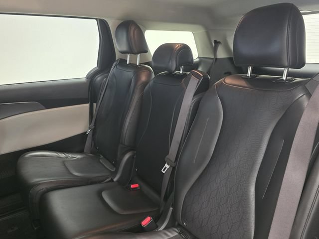 Used 2023 Kia Carnival LX FWD image 26