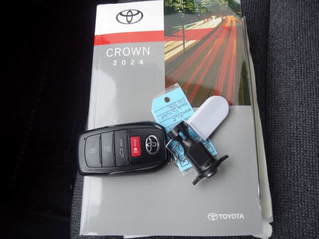 Used 2024 Toyota Crown AWD/4WD image 37