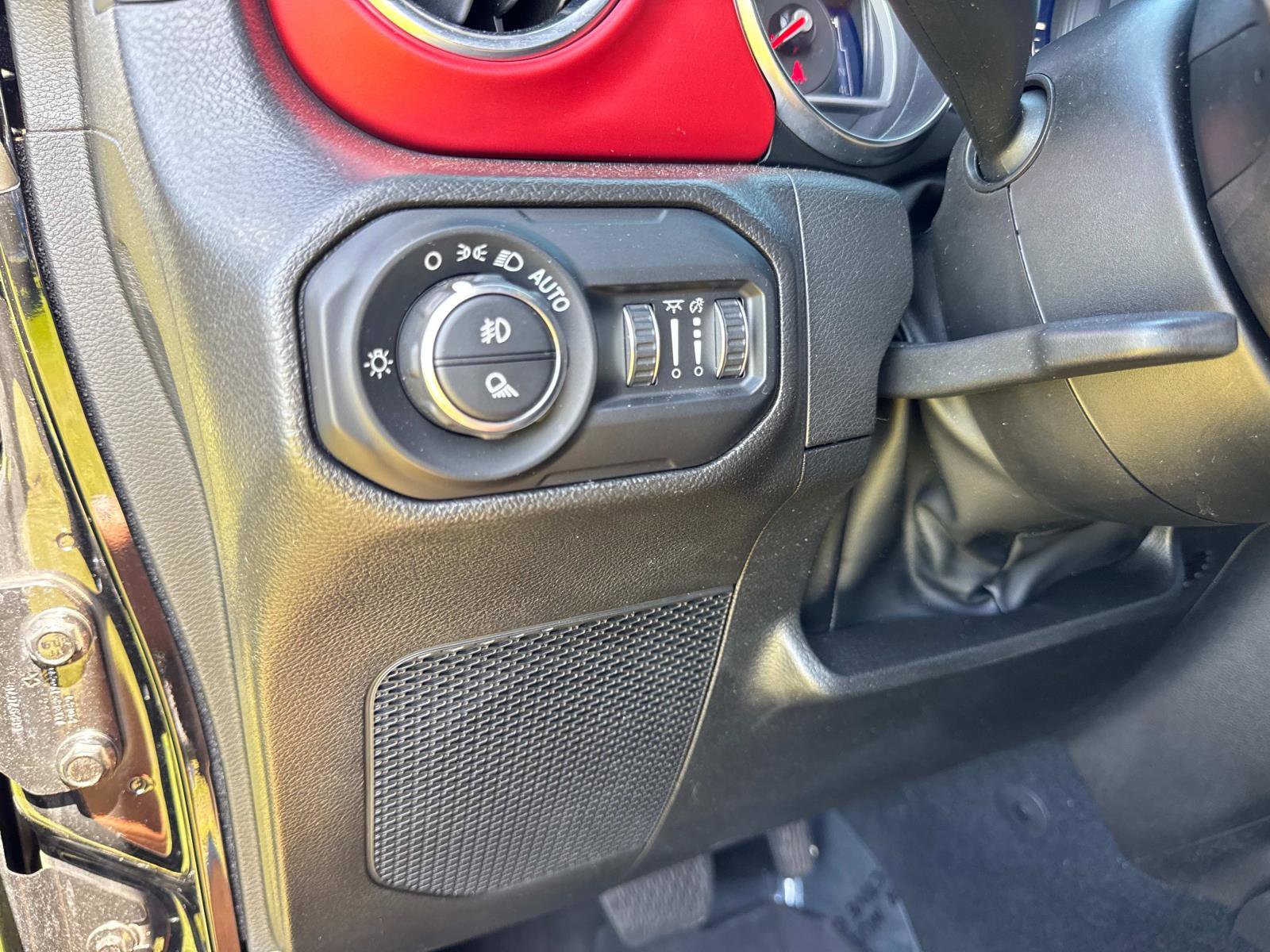 Used 2022 Jeep Gladiator Rubicon w/ LED Lighting Group AWD/4WD image 33