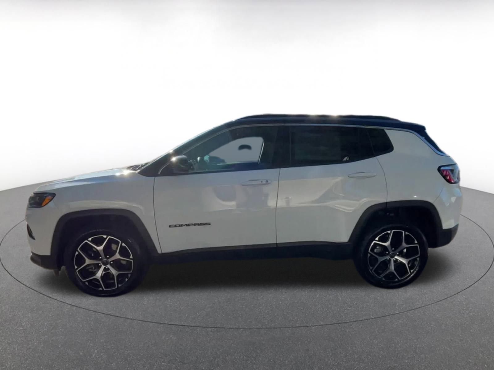 Used 2025 Jeep Compass Limited image 9