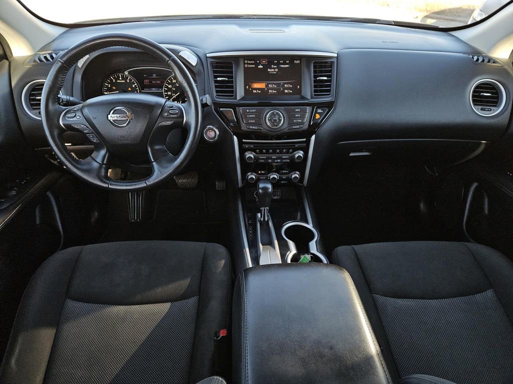 Used 2020 Nissan Pathfinder SV image 10