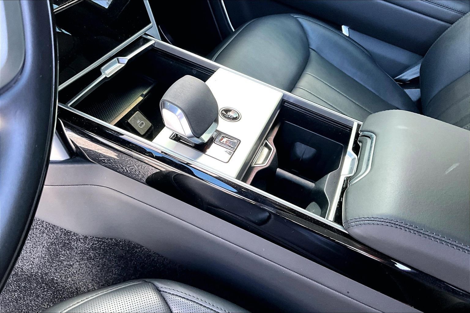 Used 2024 Land Rover Range Rover SE image 16