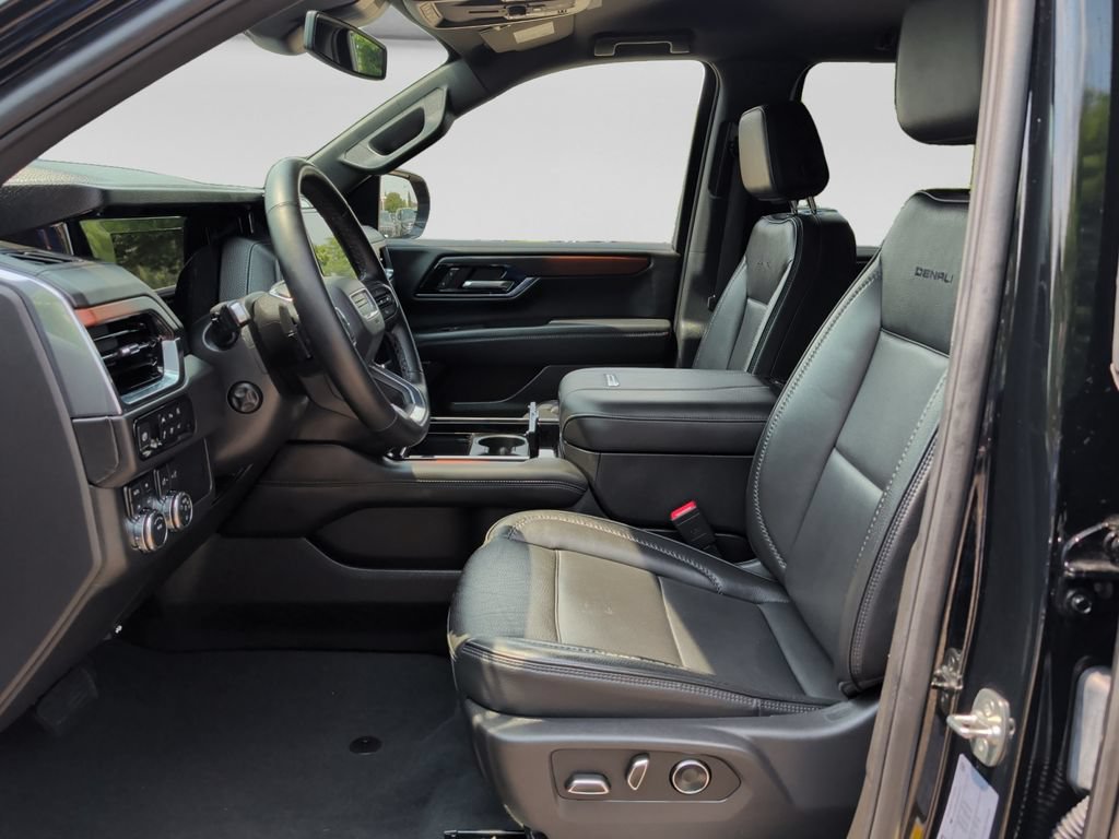Used 2025 GMC Yukon XL Denali AWD/4WD image 16