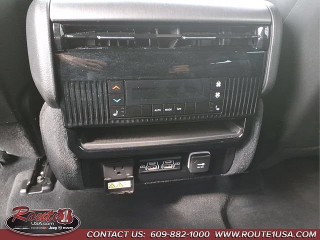 Used 2025 Jeep Wagoneer Series II AWD/4WD image 26