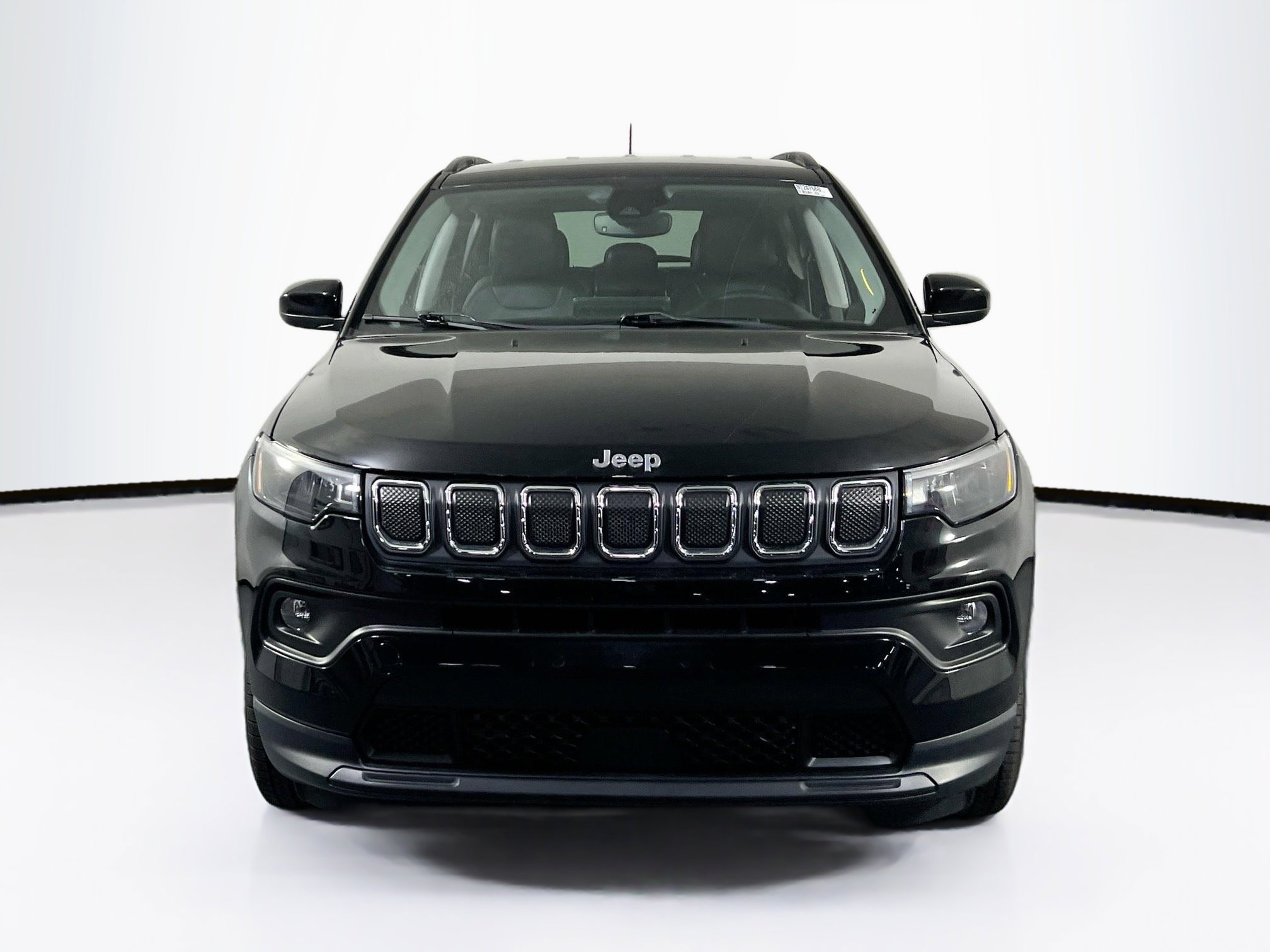 Used 2022 Jeep Compass Latitude image 2
